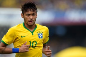 开云体育官方网入口-“亚戈·卡尔曼的高效进攻与防守技巧，推动美洲狮队向冠军迈进”